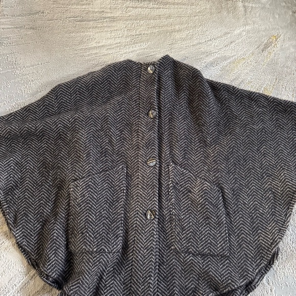 John Branigan wool poncho sweater herringbone brown tan button front medium - Picture 5 of 9